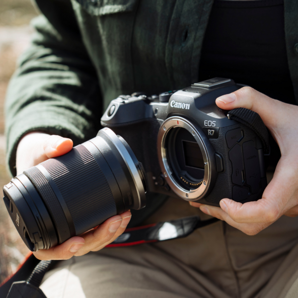 Appareil photo hybride Canon EOS R7 boîtier nu (5137C003AA) – Image 9
