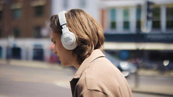Casque Bluetooth JBL Live 770NC à réduction de bruit - Blanc (JBLLIVE770NCWHT) – Image 5