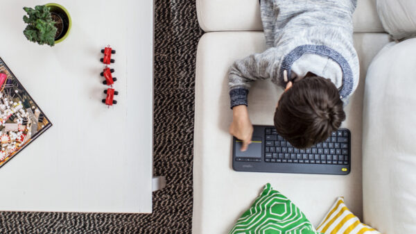Clavier sans fil avec pavé tactile intégré Logitech Wireless Touch Keyboard K400 Plus Noir (AZERTY, Français) – Image 5