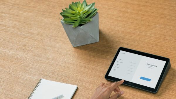 Prix Contrôleur tactile Logitech Tap pour les salles de visioconférence (TAPMSTBASEI7ME) -  33816.00 -  33816.00
