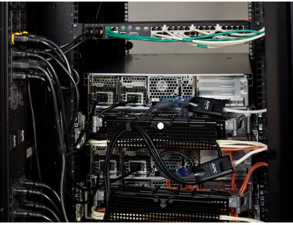 Prix KVM 2G APC, analogique, 1 utilisateur local, 8 ports (KVM0108A) -  6792.00 -  6792.00 – Image 3
