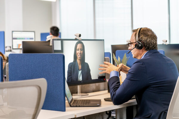 Prix POLY Micro-casque Voyager 4320-M certifié Microsoft Teams + dongle BT700 + base de chargement (77Z32AA) -  -  – Image 7