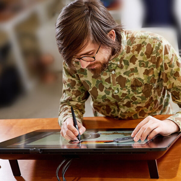 Écran interactif à stylet Wacom Cintiq Pro 24 : Tablette Graphique avec écran 23,6" 4K (DTK-2420) – Image 9