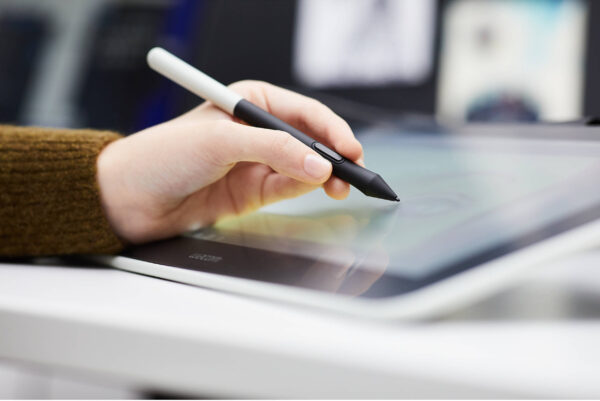 Écran interactif à stylet Wacom One 13 DTC133 - Tablette Graphique avec écran 13,3" – Image 11