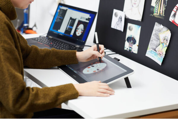 Écran interactif à stylet Wacom One 13 DTC133 - Tablette Graphique avec écran 13,3" – Image 12